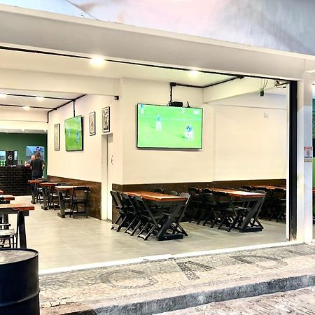 Gadhega'S Hotel Салвадор Екстериор снимка