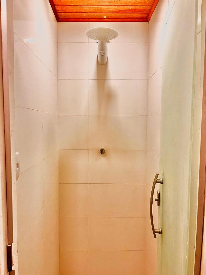 Gadhega'S Hotel Салвадор Екстериор снимка
