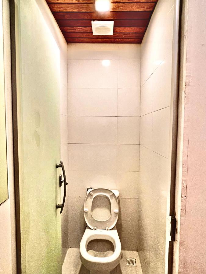 Gadhega'S Hotel Салвадор Екстериор снимка